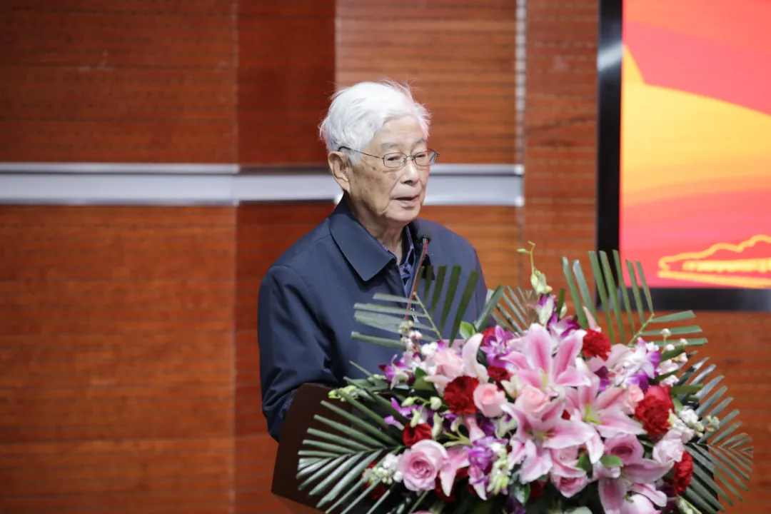 09betway·必威西汉姆联资深教授 顾明远先生.jpg